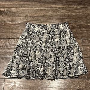 Entro Ruffle Snakeskin Skirt with Elastic Band. Perfect Condition. Size Medium.